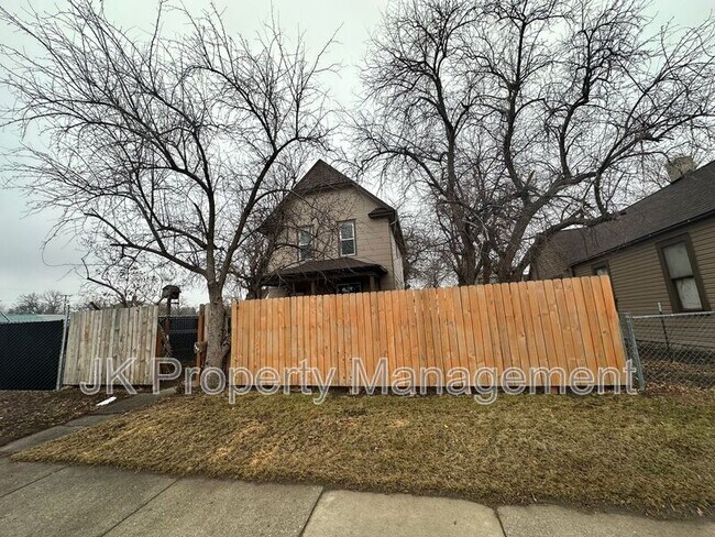 Building Photo - 604 2nd Ave S