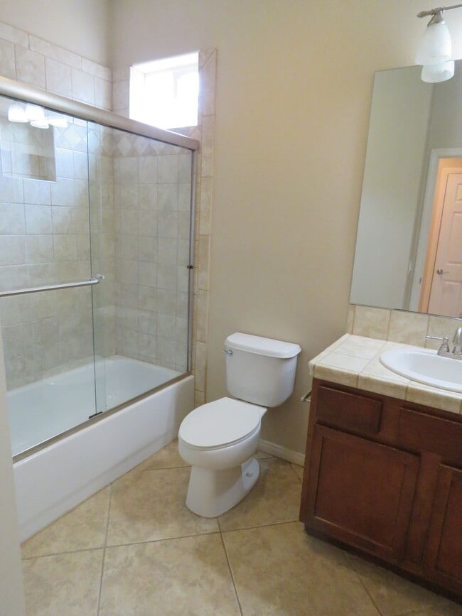 Building Photo - Beautiful 3/2 in the heart of JT!