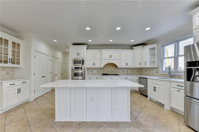 Building Photo - 7970 St Marlo Fairway Dr