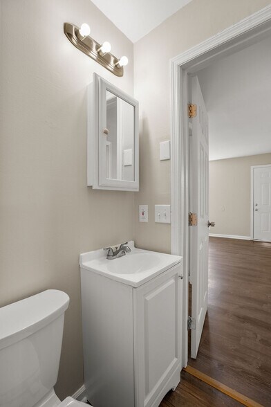 bath unit A - 335 Grace St