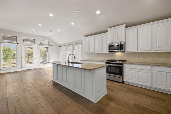 Building Photo - 421 Inspiration Dr