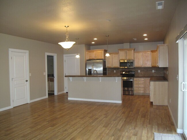 Building Photo - Live in Beautiful Sisters Oregon