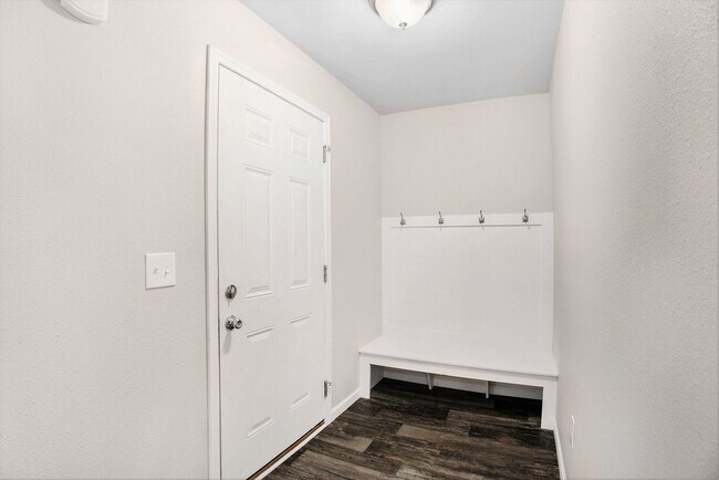 Building Photo - Immediate Occupancy Available!