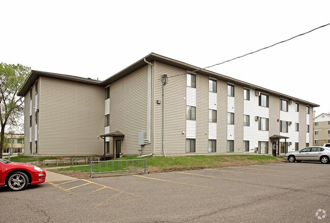 Primary Photo - Campus East Apartments