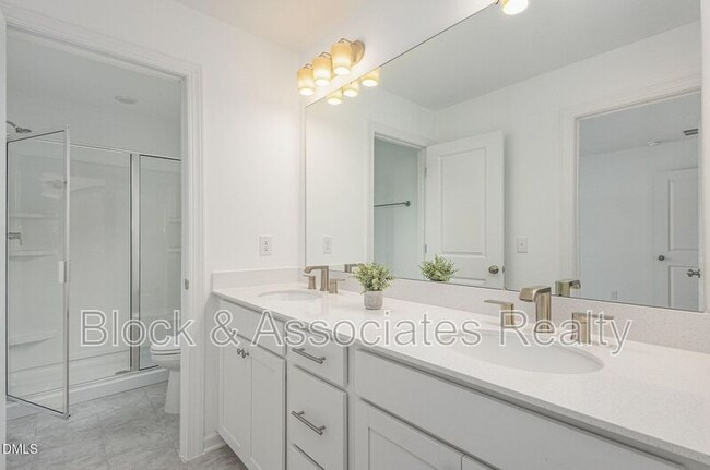 Building Photo - 153 Hickory Grv Dr