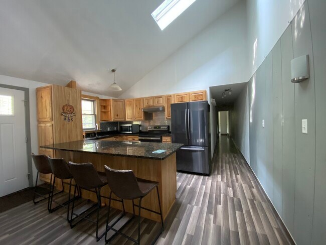 Building Photo - 8 Plaza Village Rd