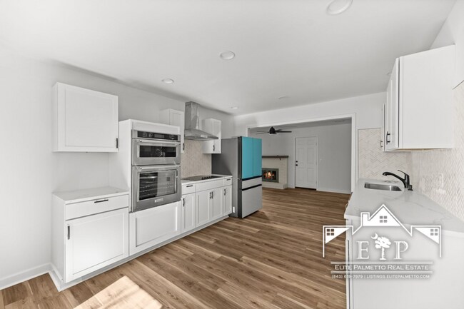 Building Photo - Beautifully Renovated Brick Home in a Quiet, Established Neighborhood