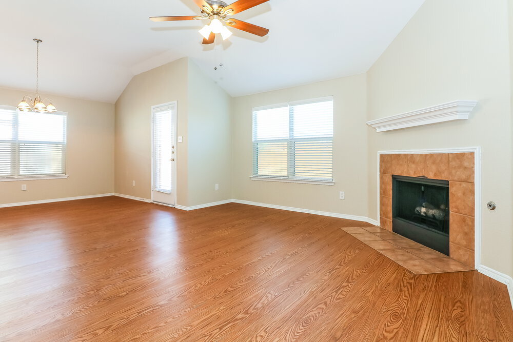 Building Photo - 3020 Meadowbrook Dr