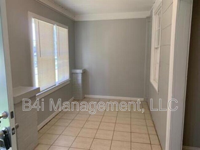 Building Photo - 4018 3rd Ave