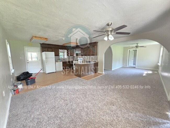 Building Photo - Charming Del City 4 Bed 2 bath!