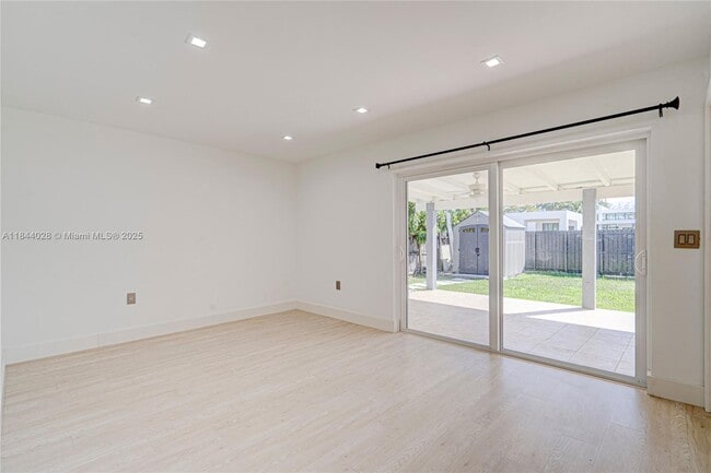 Building Photo - 11580 SW 92nd St