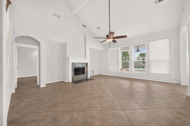 Building Photo - 1415 Kennewick Ct