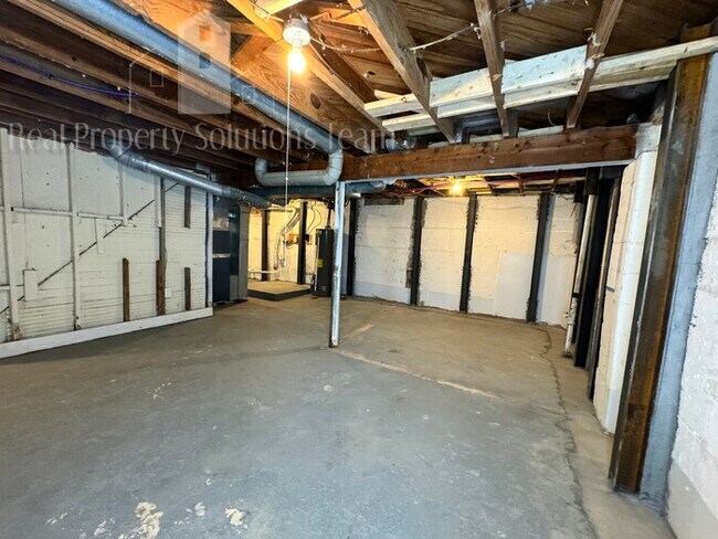 Building Photo - 3374 Eakin Rd