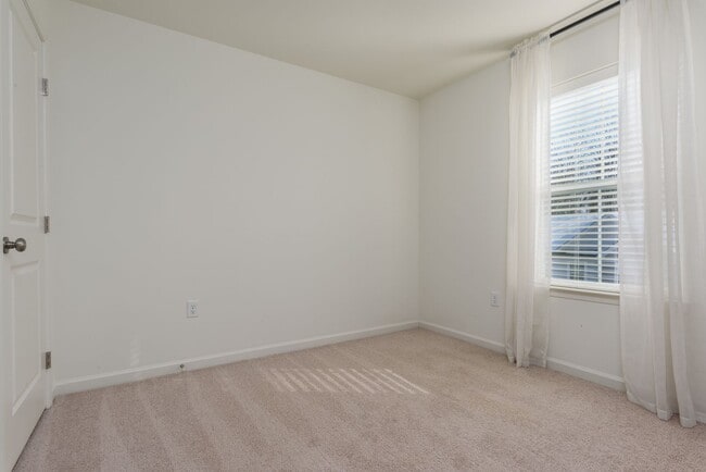 Building Photo - Beautiful 3bed, 2.5 bath in Harrisburg - Move in ready!