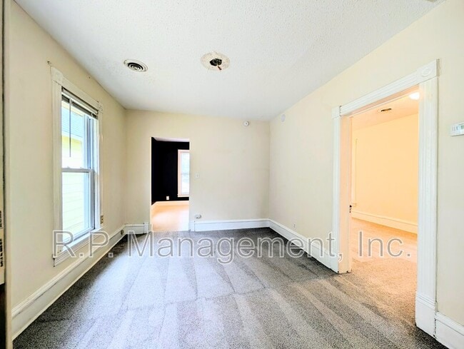 Primary Photo - 340 16th Ave NE