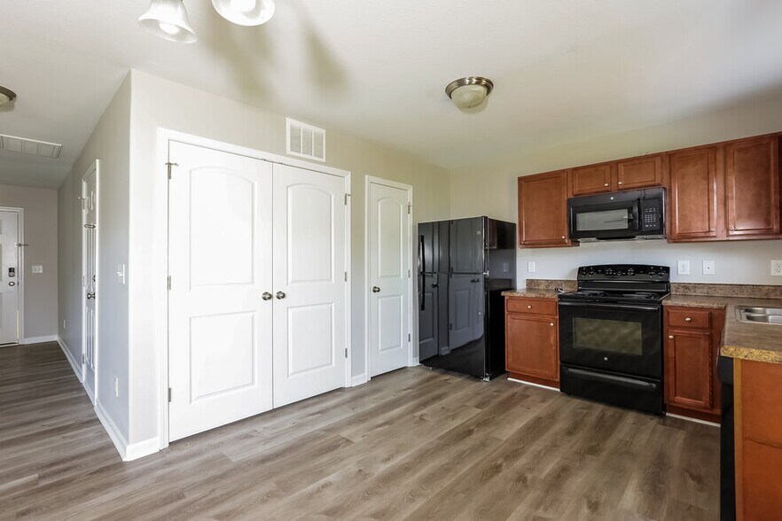 Building Photo - 2728 Maybrook Crossing Dr