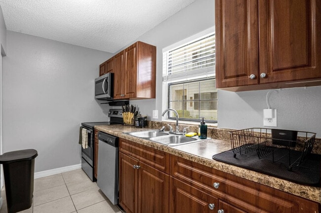 Building Photo - 13921 Heritage Club Dr