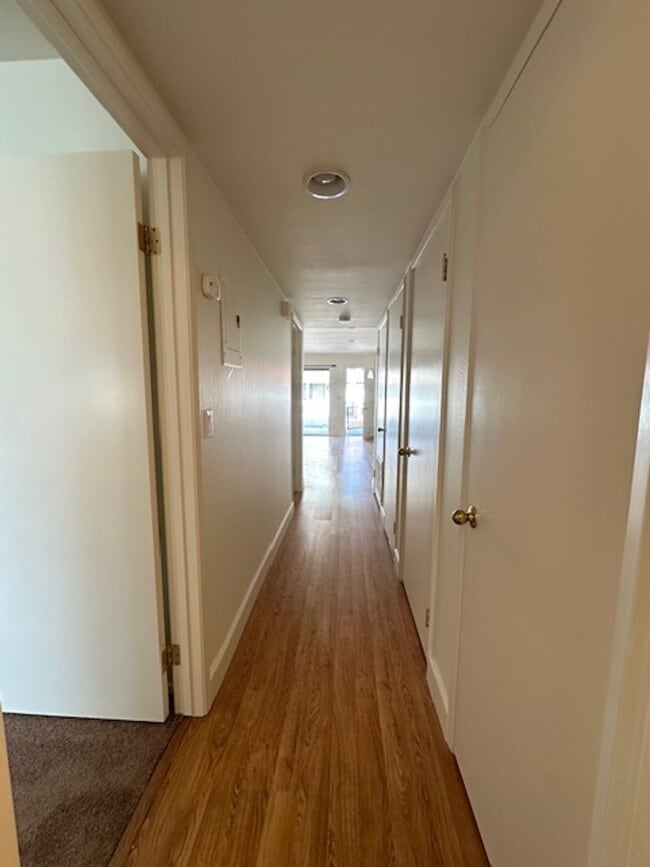 Building Photo - Westlake Village Upper Unit in Village Gre...