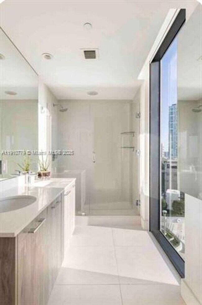 Building Photo - 501 NE 31st St