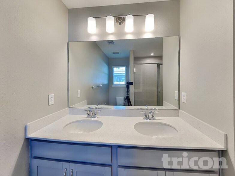 Building Photo - 470 Chandler Dr