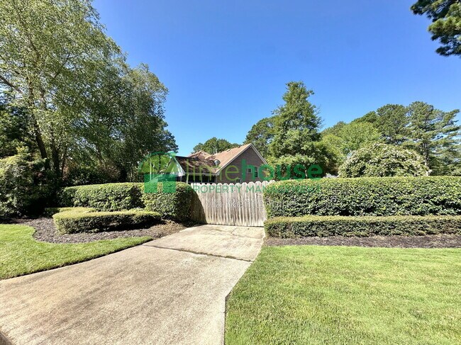 Building Photo - 948 Forest Lakes Cir