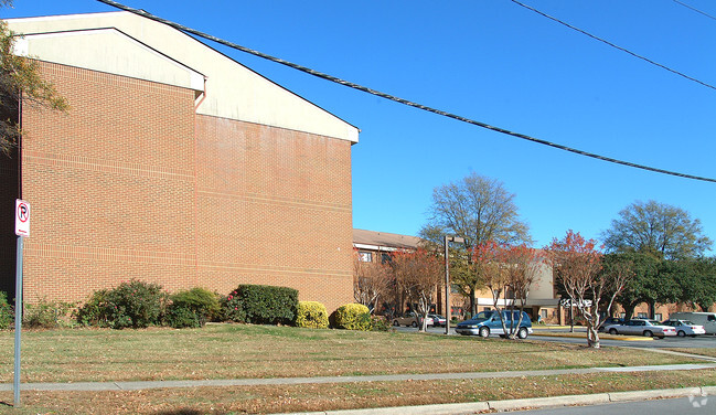 Building Photo - Granby House