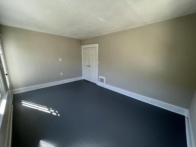 Building Photo - 732 Highland Ave