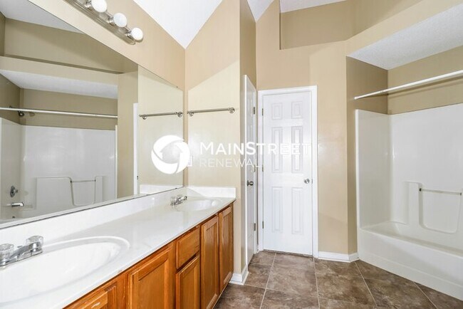 Building Photo - 3 Bedroom Pet-Friendly Home in Memphis, TN with Main Street Renewal