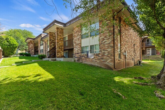Building Photo - 350 E
