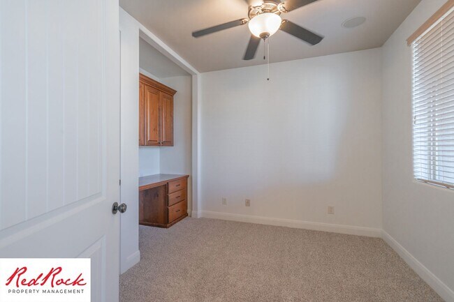 Building Photo - Remarkable 3 Bedroom Condo Next to Sunbroo...