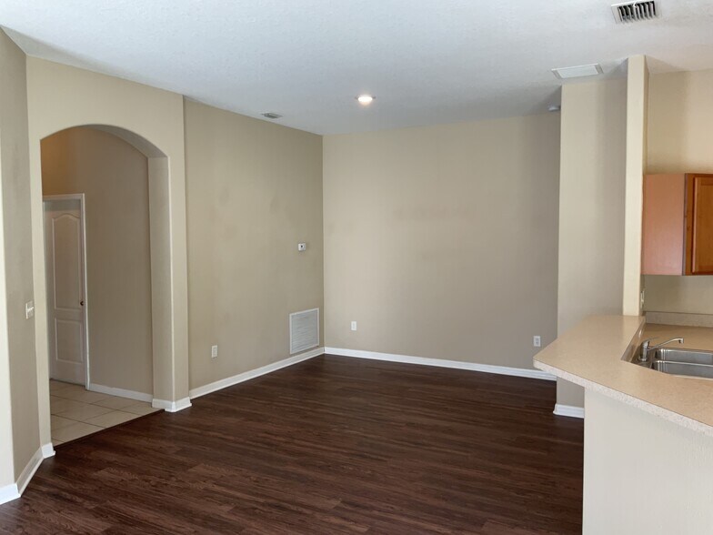 Building Photo - 8019 Alamosa Wood Ave