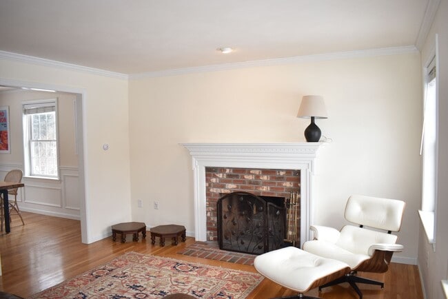 Building Photo - 4 Bed, 2.5 Bath House
