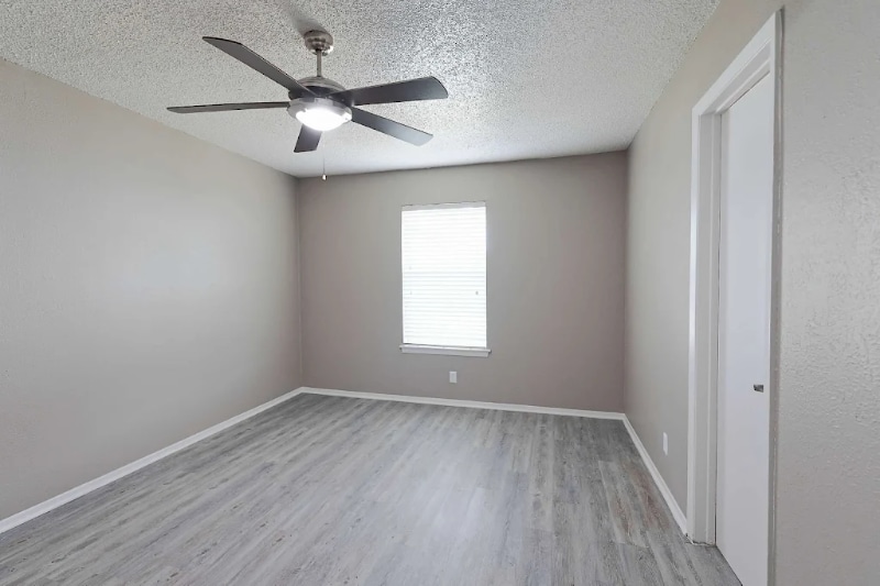 Building Photo - 531 Bedford Rd