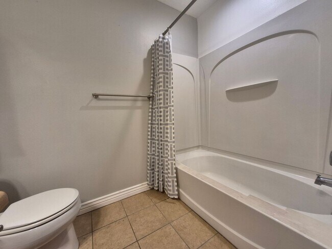 Building Photo - Stylish 2 Bed 2 Bath Condo in Prime Draper Location!!!