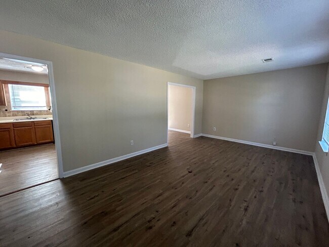 Building Photo - **MOVE IN WITH NO SECURITY DEPOSIT**8205 A...