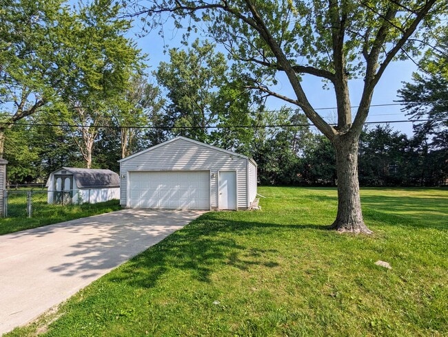 Building Photo - Nicely updated three-bedroom ranch with garage.