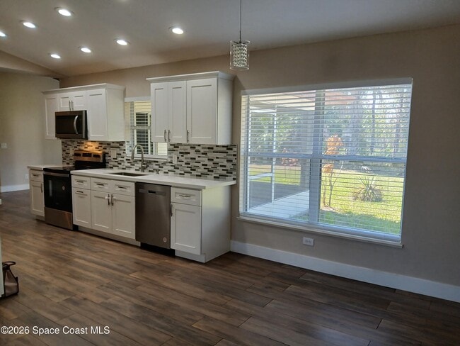 Building Photo - 214 Eldron Blvd NE