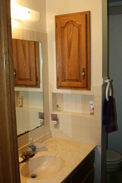 Building Photo - 608 N 4th St