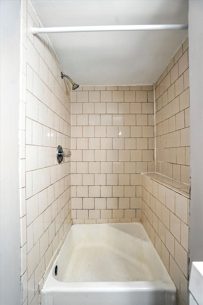 Building Photo - 3417 Cliftmont Ave