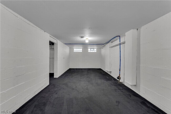 Building Photo - 6911 Farnsworth Dr