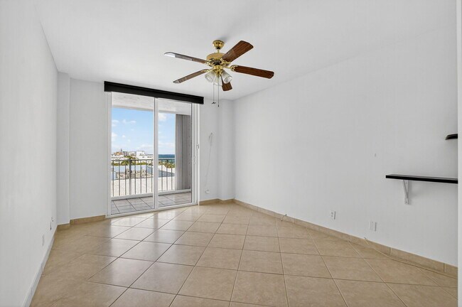 Building Photo - 800 SE 20th Ave