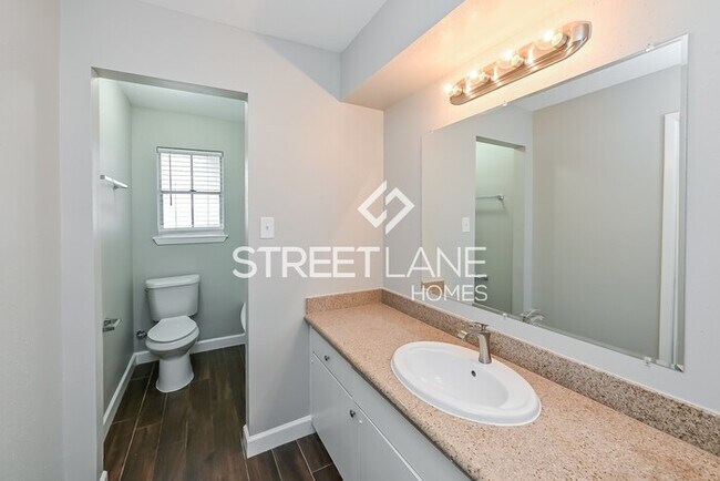 Building Photo - REDUCED!
