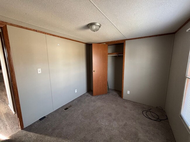 Building Photo - 2 Bed 2 Bath Mobile Home