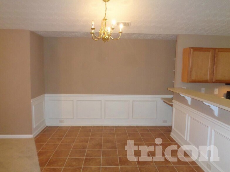 Building Photo - 613 Shadow Lake Dr