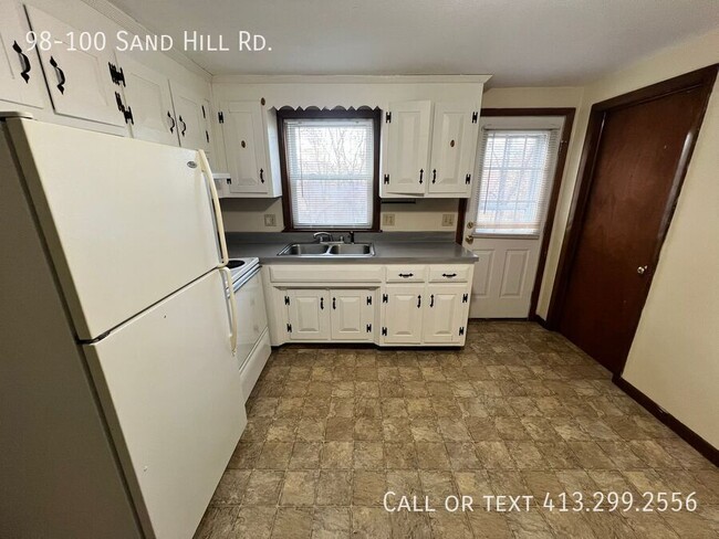 Building Photo - Charming 3 BR in a Quiet Amherst Location