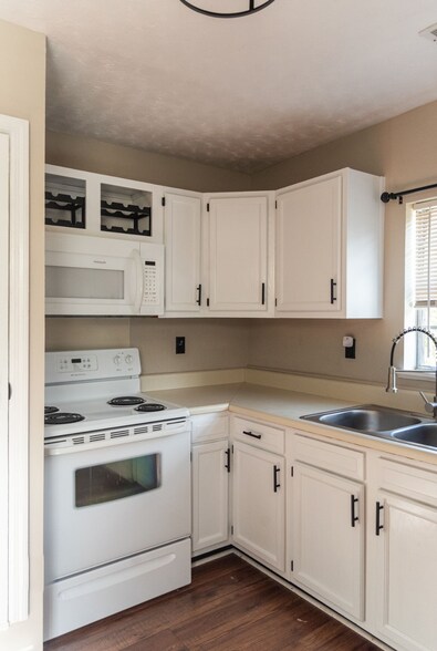 Kitchen/built-in appliances - 2513 New York Ave