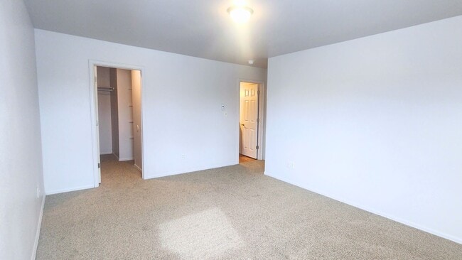 Building Photo - Large 4 bed duplex in Orchard Mesa