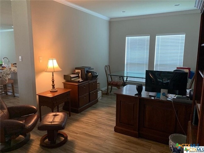 Building Photo - 515 Salt Lick Dr