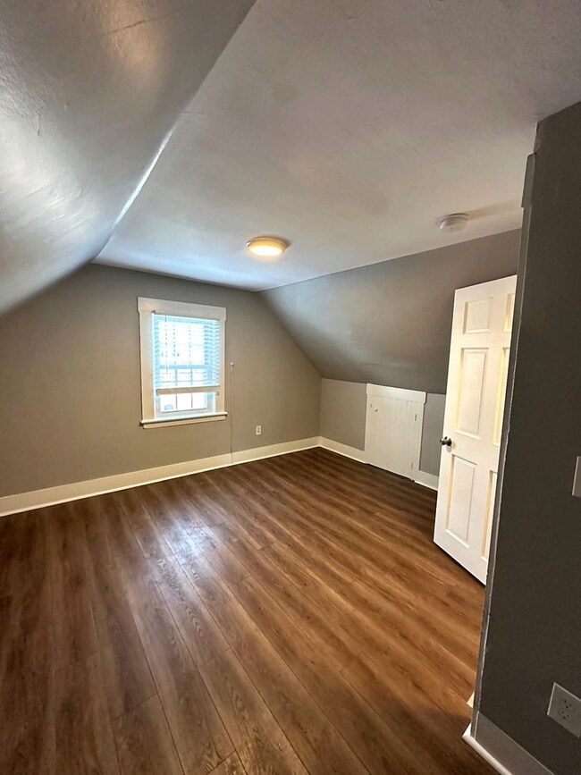 Building Photo - 17 S State St