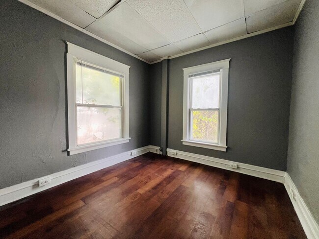 Building Photo - 3915 Willys Pkwy
